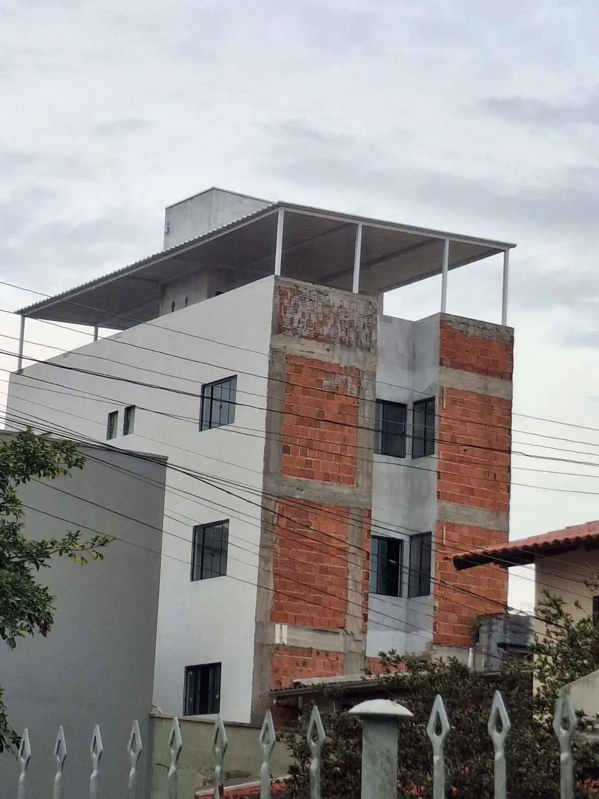 Cobertura metálica em laje — Balneário Camboriú